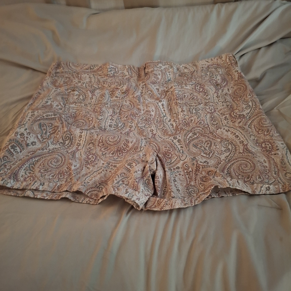 Bandolino Multicolor Paisley Shorts - Picture 8 of 10
